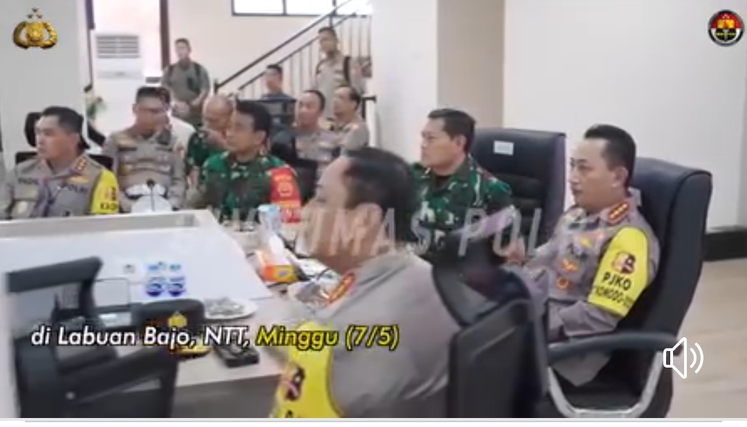 Kapolri Jenderal Polisi Drs. Listyo Sigit Prabowo, M.Si., bersama Panglima TNI Laksamana TNI H.Yudo Margono, S.E., M.M., C.S.F.A., meninjau langsung 91 Command Center di Labuan Bajo, NTT,