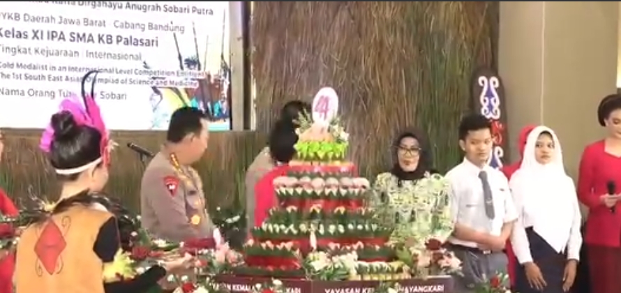 Kapolri Jenderal Polisi Drs. Listyo Sigit Prabowo, M.Si. menghadiri perayaan Hari Ulang Tahun ke-44 Yayasan Kemala Bhayangkari di Gedung Bhayangkari