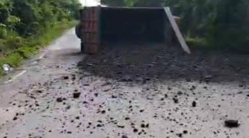 Truk Roda Sepuluh Pengangkut Batu Bara Di Jalan Umum, Menelan Korban Jiwa