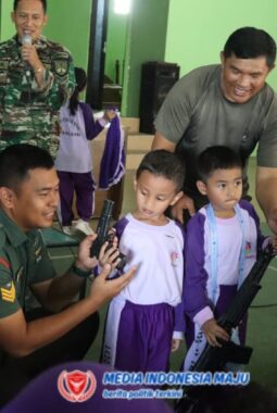 Kasdim Pemalang Ajak Siswa TPAIT Buah Hati Kenali Peran TNI Sejak Dini   