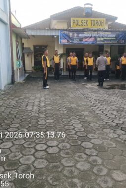 Antisipasi DBD dan Jaga Kebersihan Lingkungan, Polsek Toroh Laksanakan Fogging