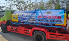 Kemarau Mengeringkan Sumur, PT MCN Datang Bawa 15 Tangki Air untuk Warga   